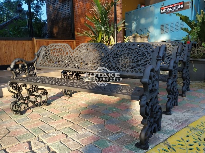 Kursi Besi Motif Daun Rambat untuk Taman dan Trotoar