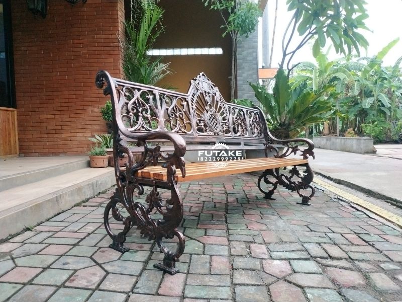 Kursi Taman Kursi Trotoar Motif Merak