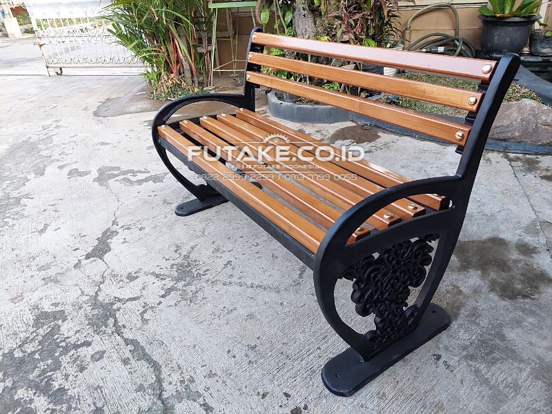 Bangku Taman Terbaik