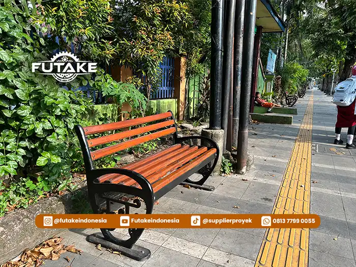 bangku atau kursi taman yang dapat digunakan sebagai penunjang fasilitas taman sebagai tempat bersantai
